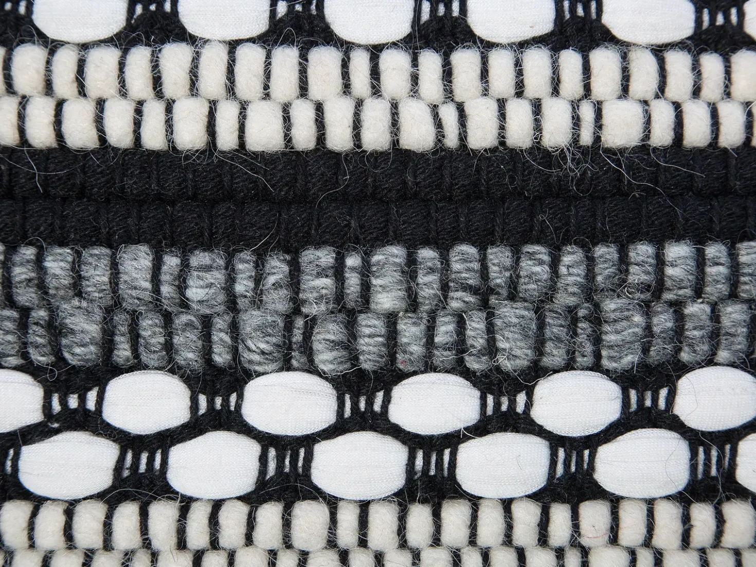 Pouf GUNTUR Lana Nero/Bianco