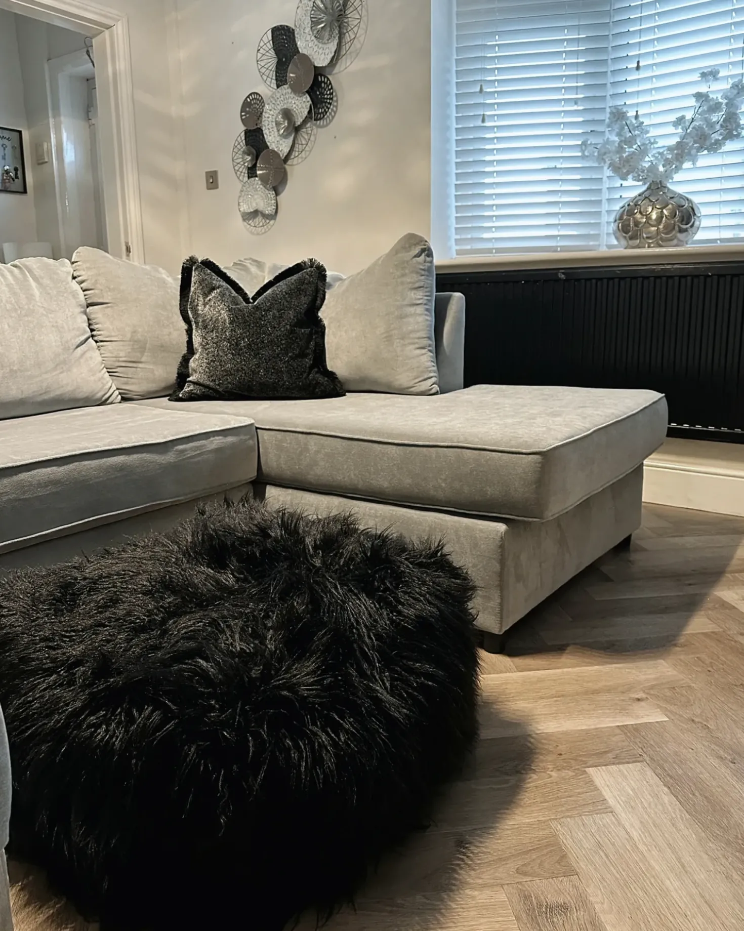 Pouf MUKKI Finta pelliccia Nero
