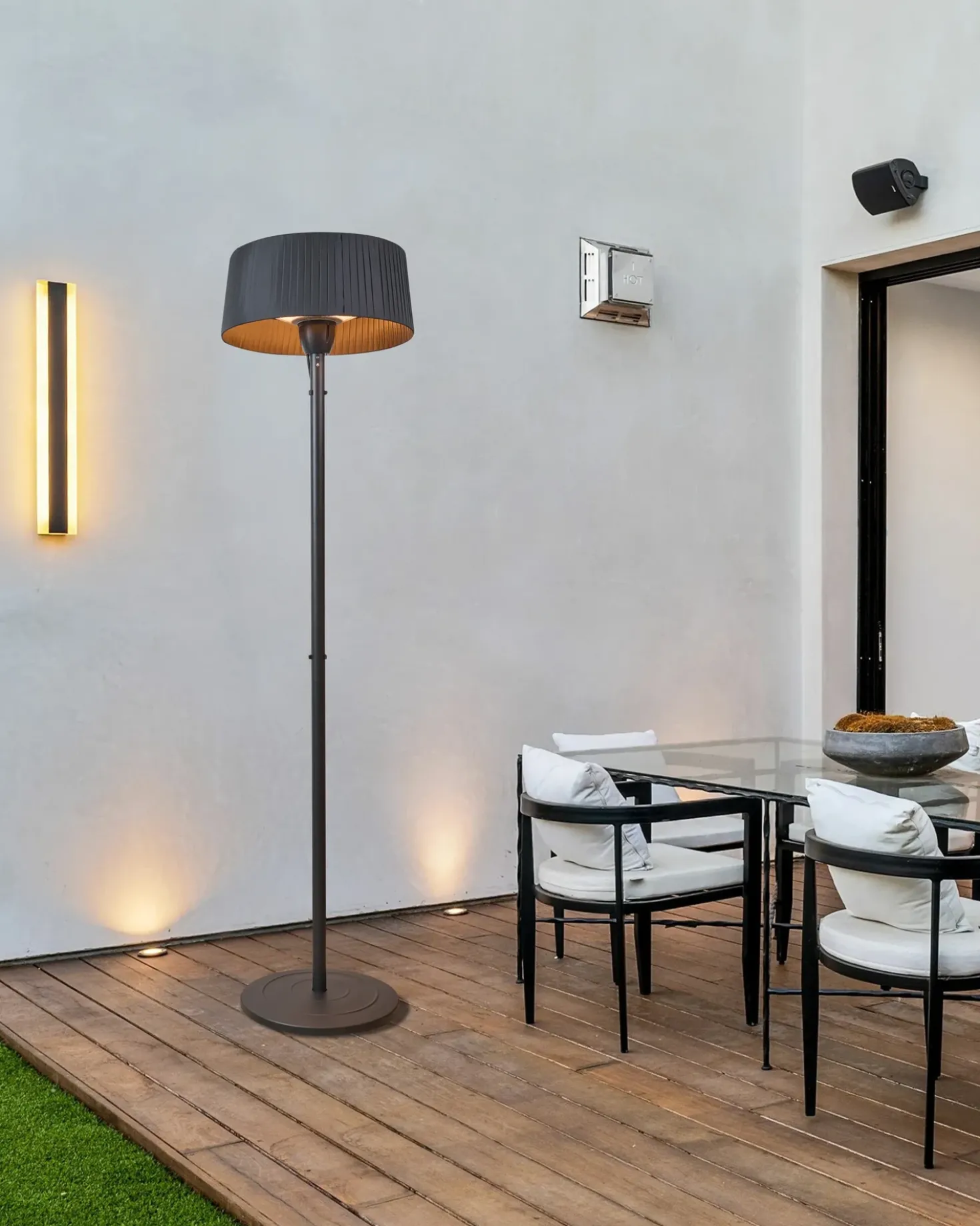Riscaldatore a infrarossi da patio a piantana VARAZZE 1500 W Nero