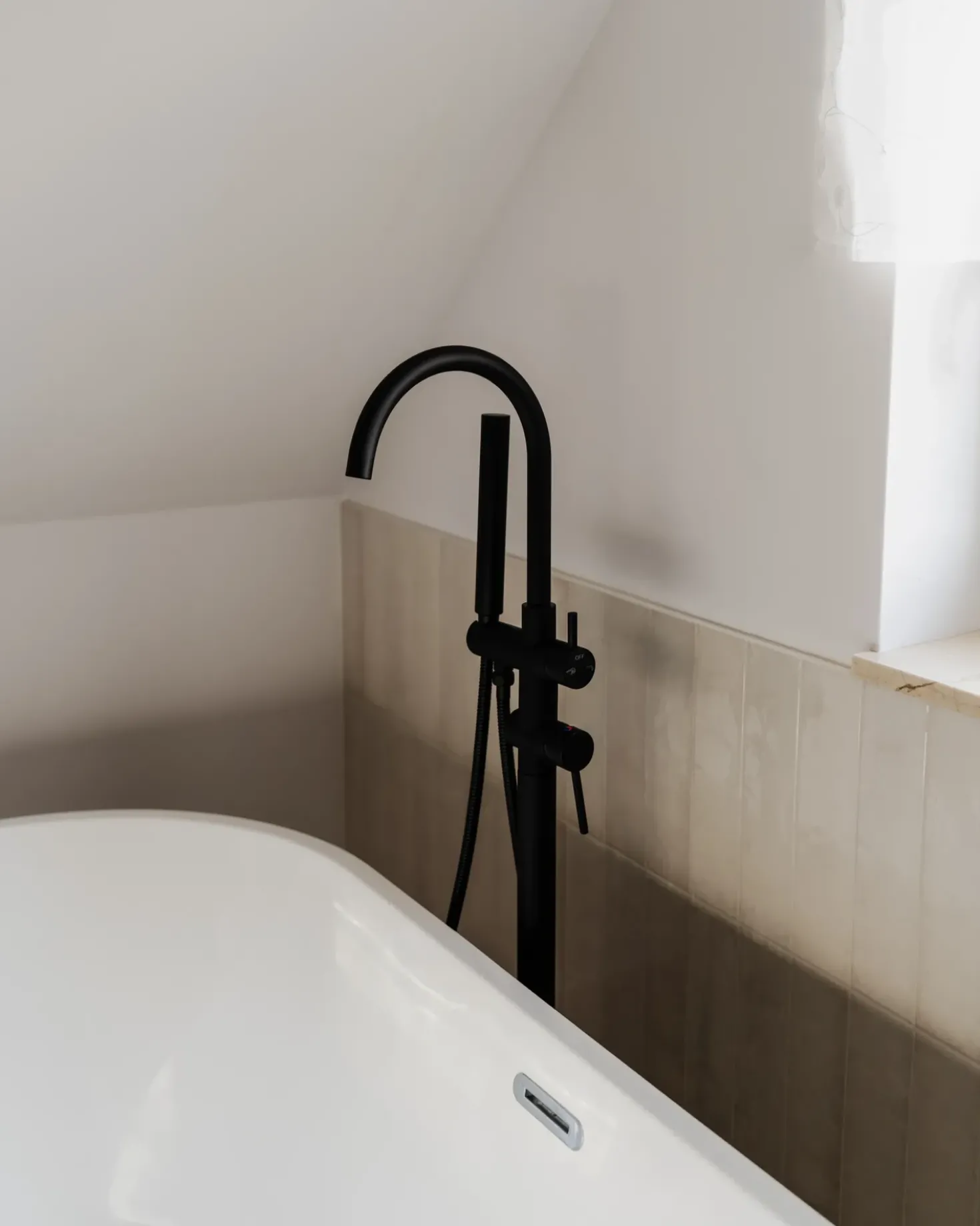 Rubinetteria per vasca da bagno freestanding TUGELA Nero