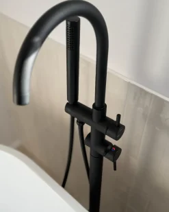 Rubinetteria per vasca da bagno freestanding TUGELA Nero