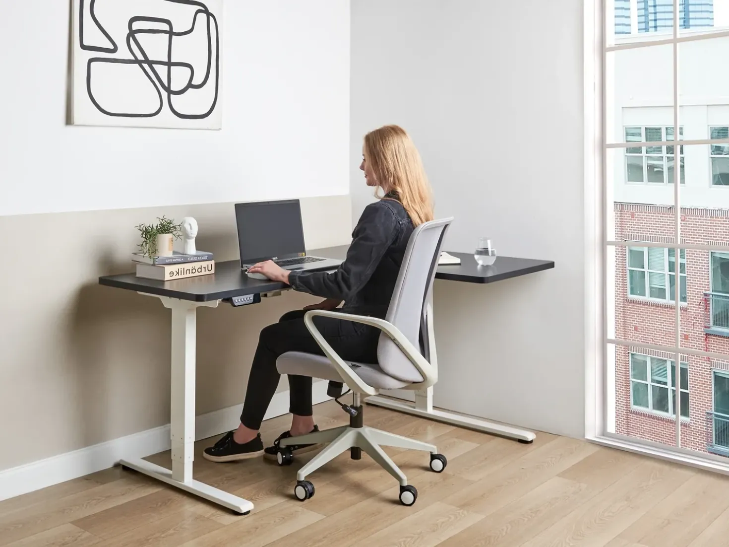 Scrivania angolare regolabile elettricamente DESTINES Nero/Bianco 160 cm 109 cm Lato destro