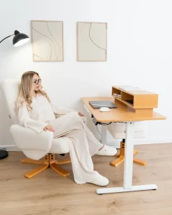 Scrivania elettrica regolabile in altezza LUCAMA Marrone chiaro/Bianco 120 cm 60 cm con porta USB