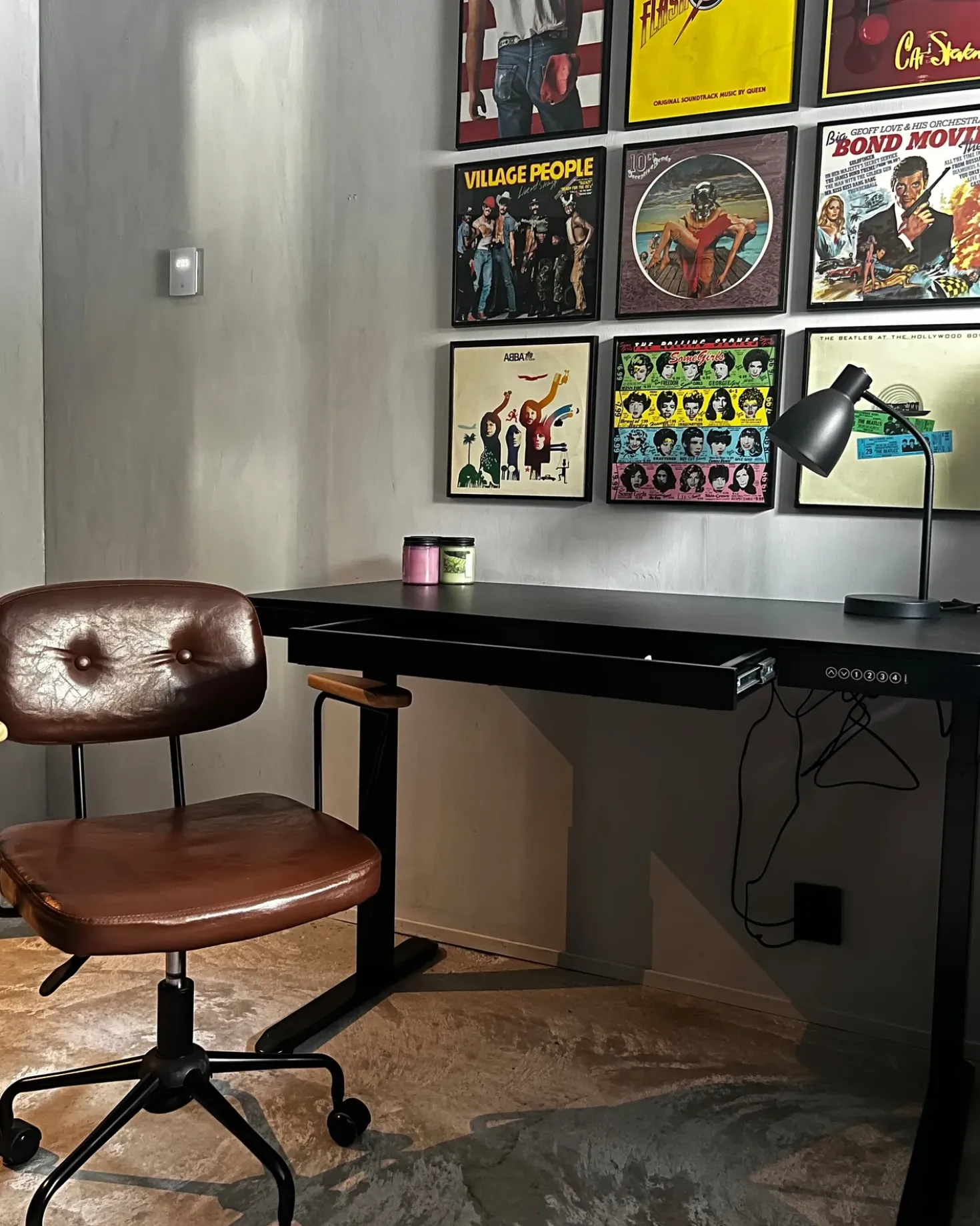 Scrivania elettrica regolabile in altezza KENLY Nero 120 cm 60 cm con porta USB