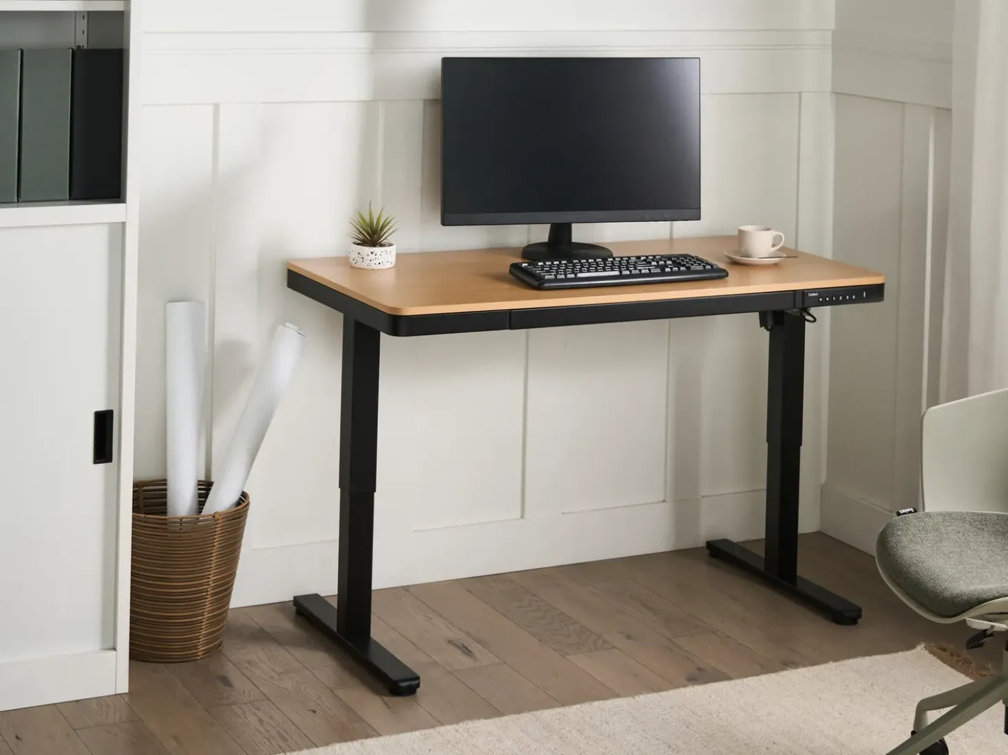 Scrivania elettrica regolabile in altezza PENLY Nero/Marrone chiaro 120 cm 60 cm con porta USB