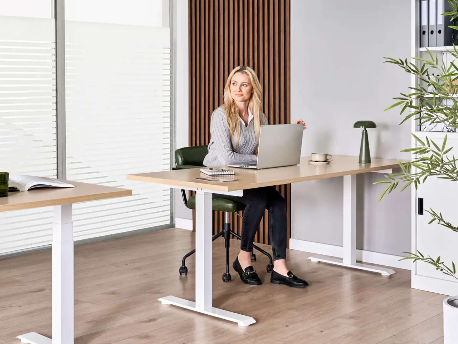 Scrivania elettrica regolabile in altezza DESTINES Marrone chiaro/Bianco 180 cm 72 cm