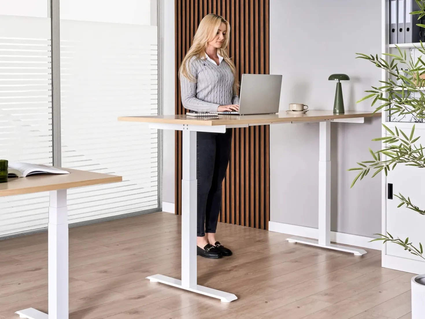 Scrivania elettrica regolabile in altezza DESTINES Marrone chiaro/Bianco 180 cm 72 cm