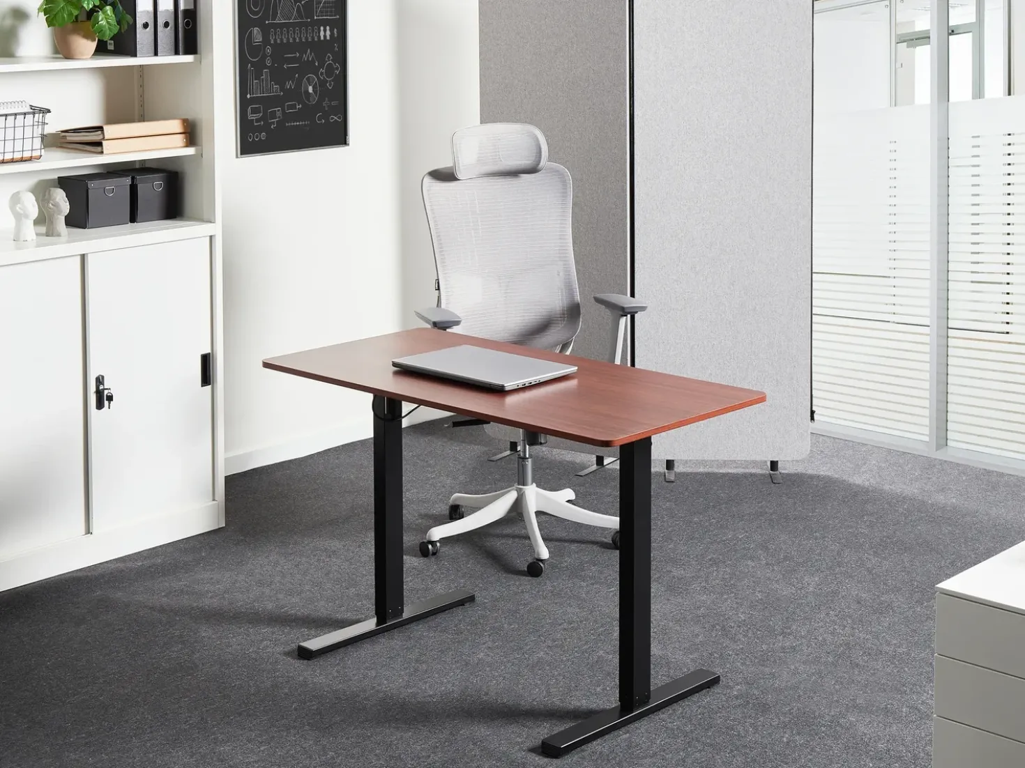 Scrivania elettrica regolabile in altezza TAVARES Marrone/Nero 120 cm 60 cm