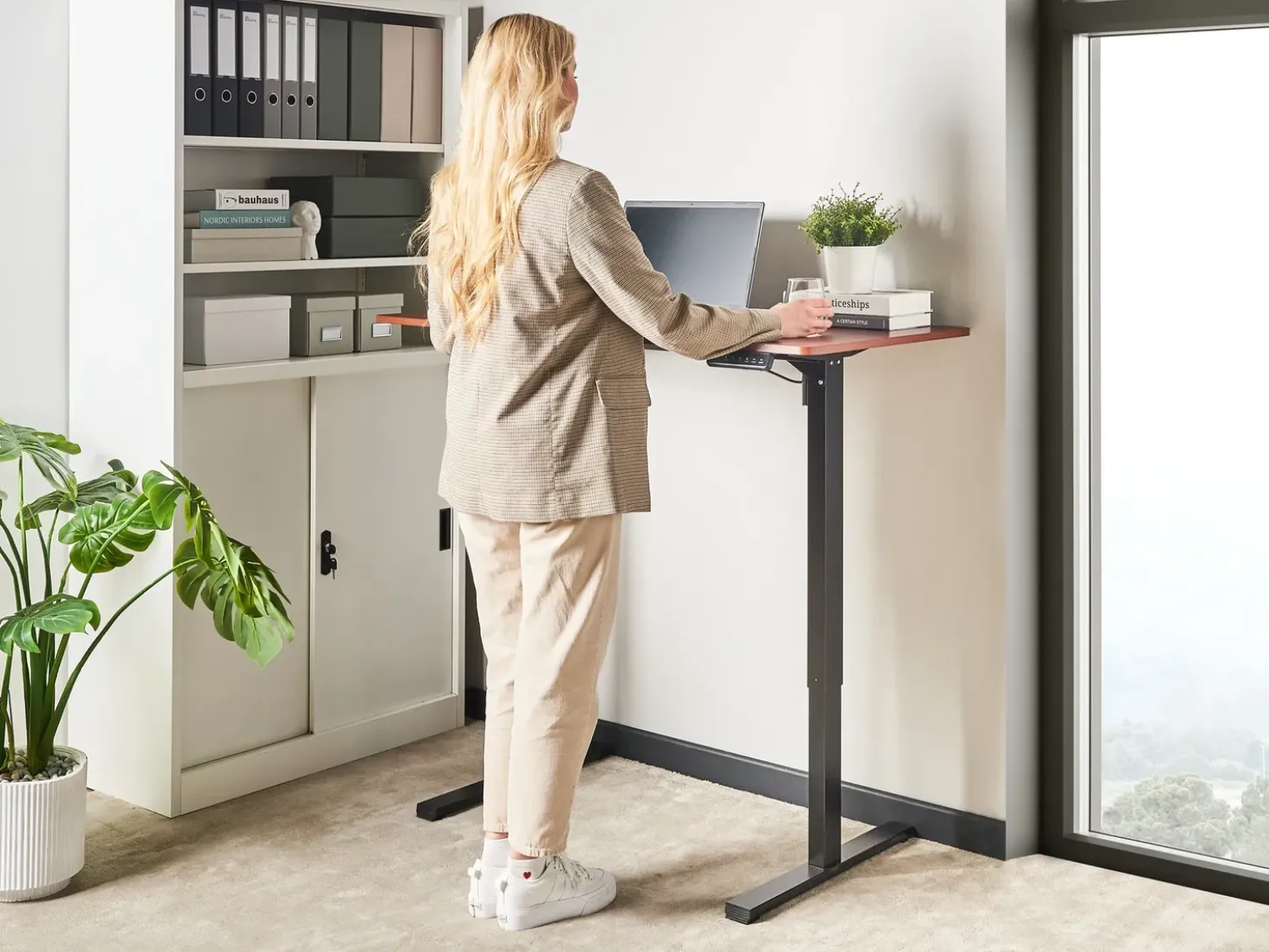 Scrivania elettrica regolabile in altezza TAVARES Marrone/Nero 120 cm 60 cm