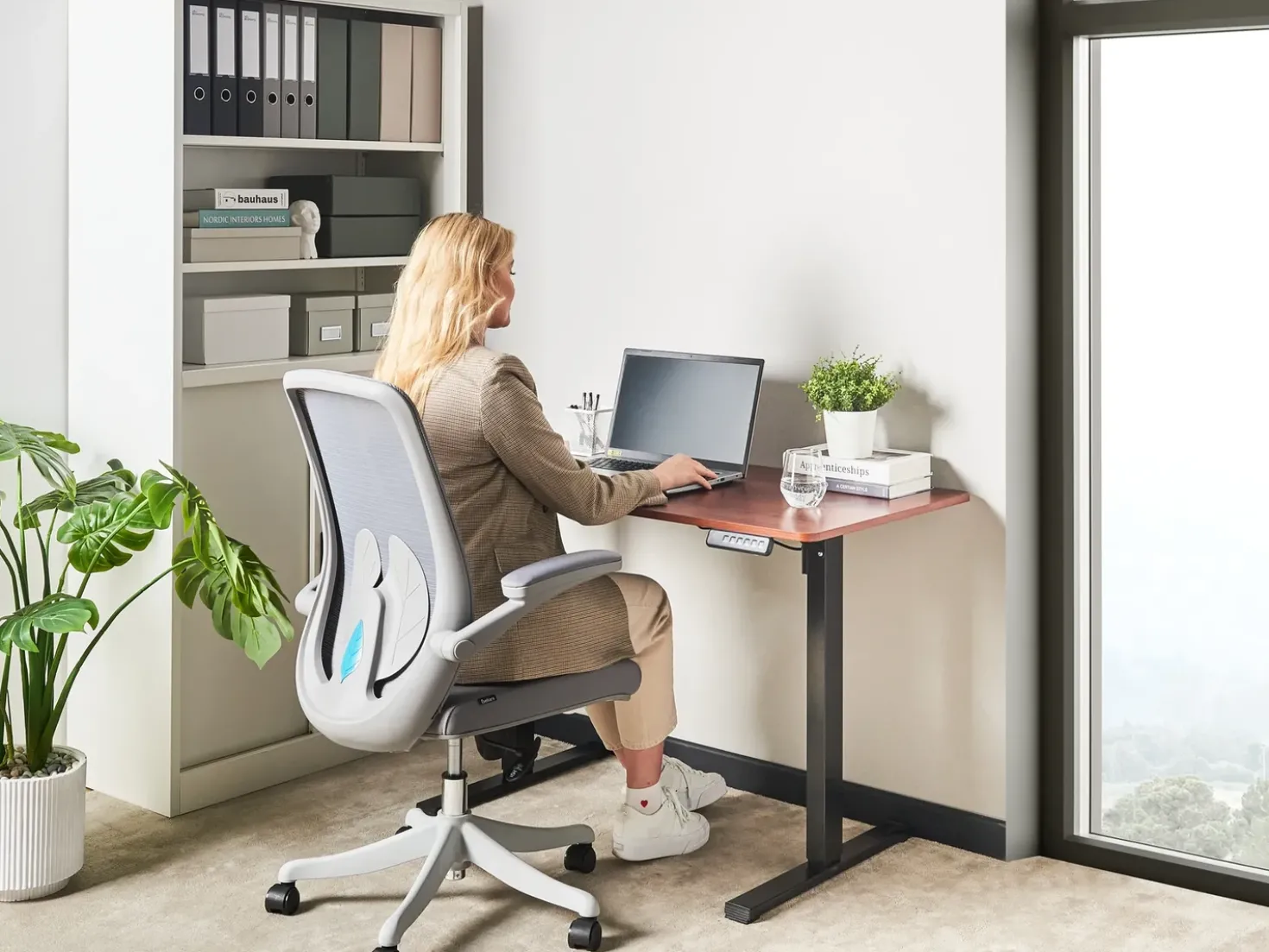 Scrivania elettrica regolabile in altezza TAVARES Marrone/Nero 120 cm 60 cm