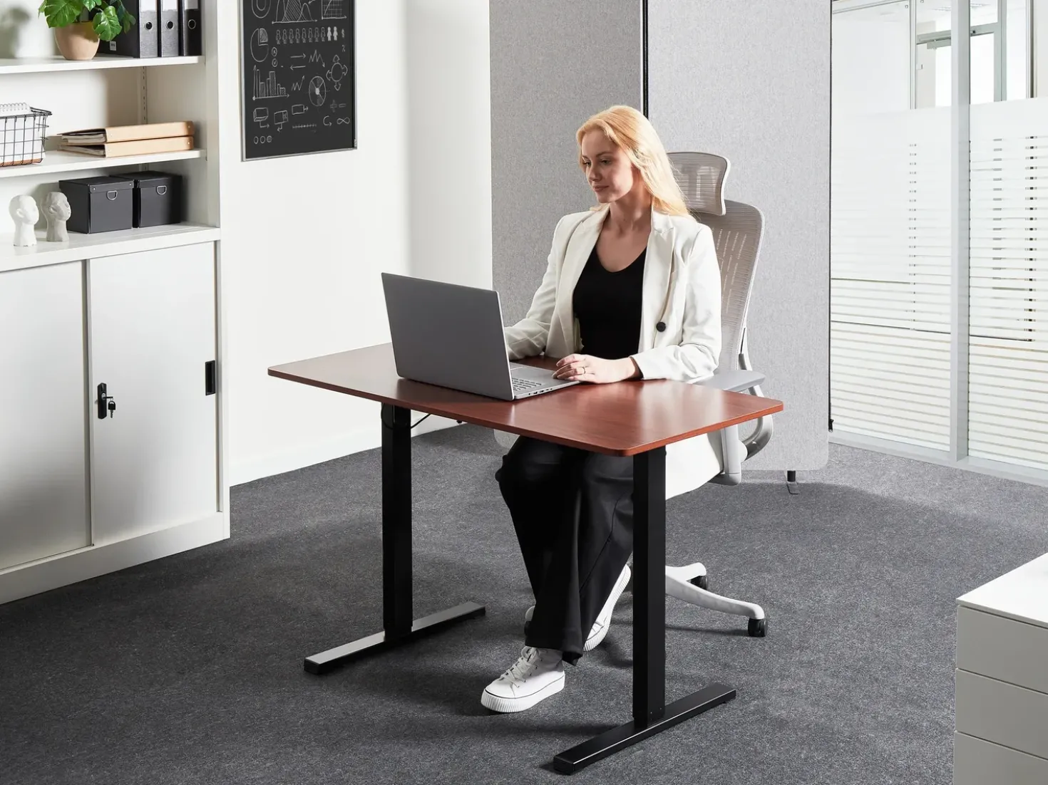 Scrivania elettrica regolabile in altezza TAVARES Marrone/Nero 120 cm 60 cm