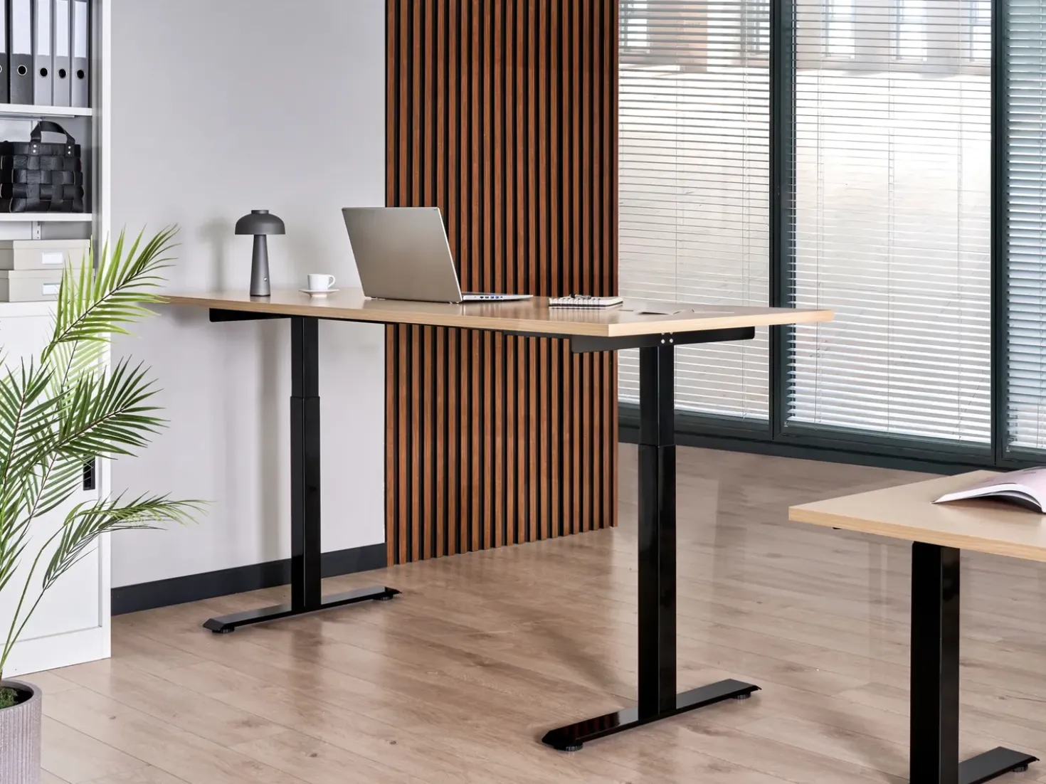 Scrivania elettrica regolabile in altezza DESTINES Nero/Marrone chiaro 180 cm 72 cm