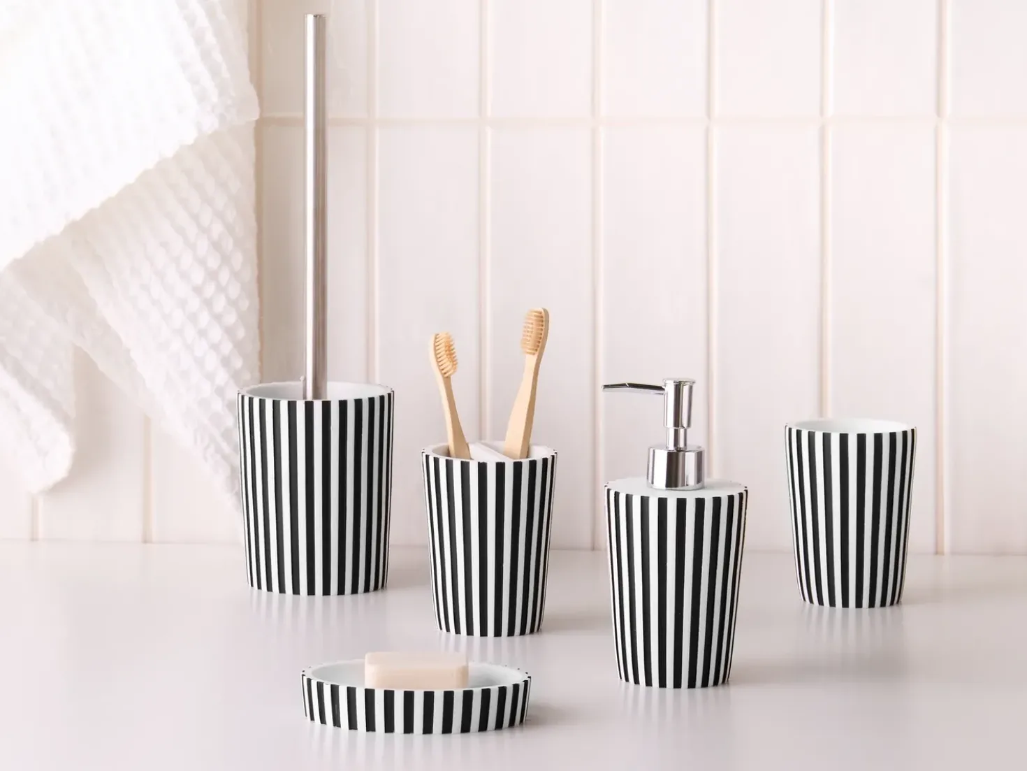 Set da 5 accessori per il bagno LIRCAY Nero/Bianco