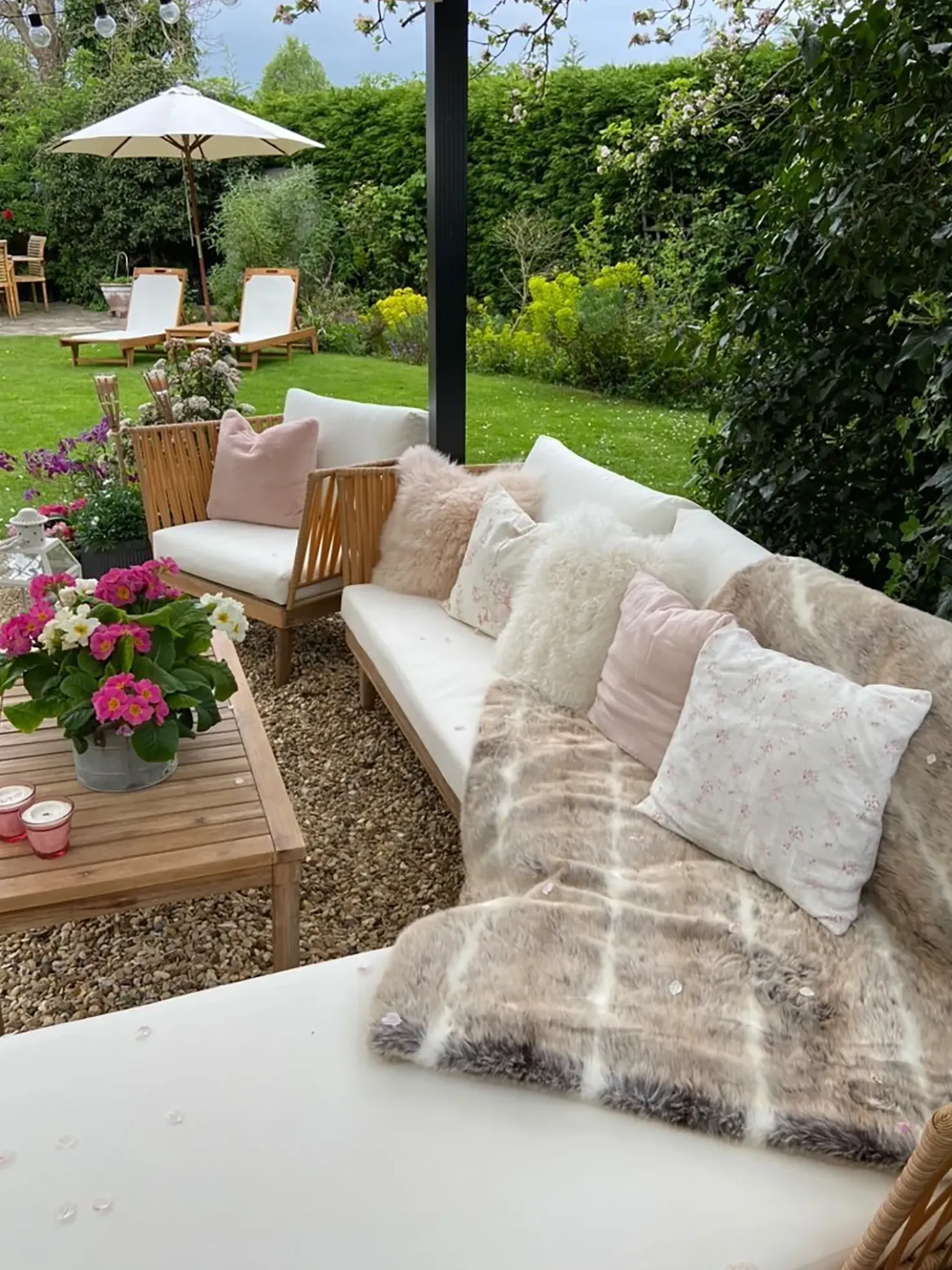 Set da giardino con tavolo 4 posti CREMONA Lato destro Legno d'acacia Bianco sporco