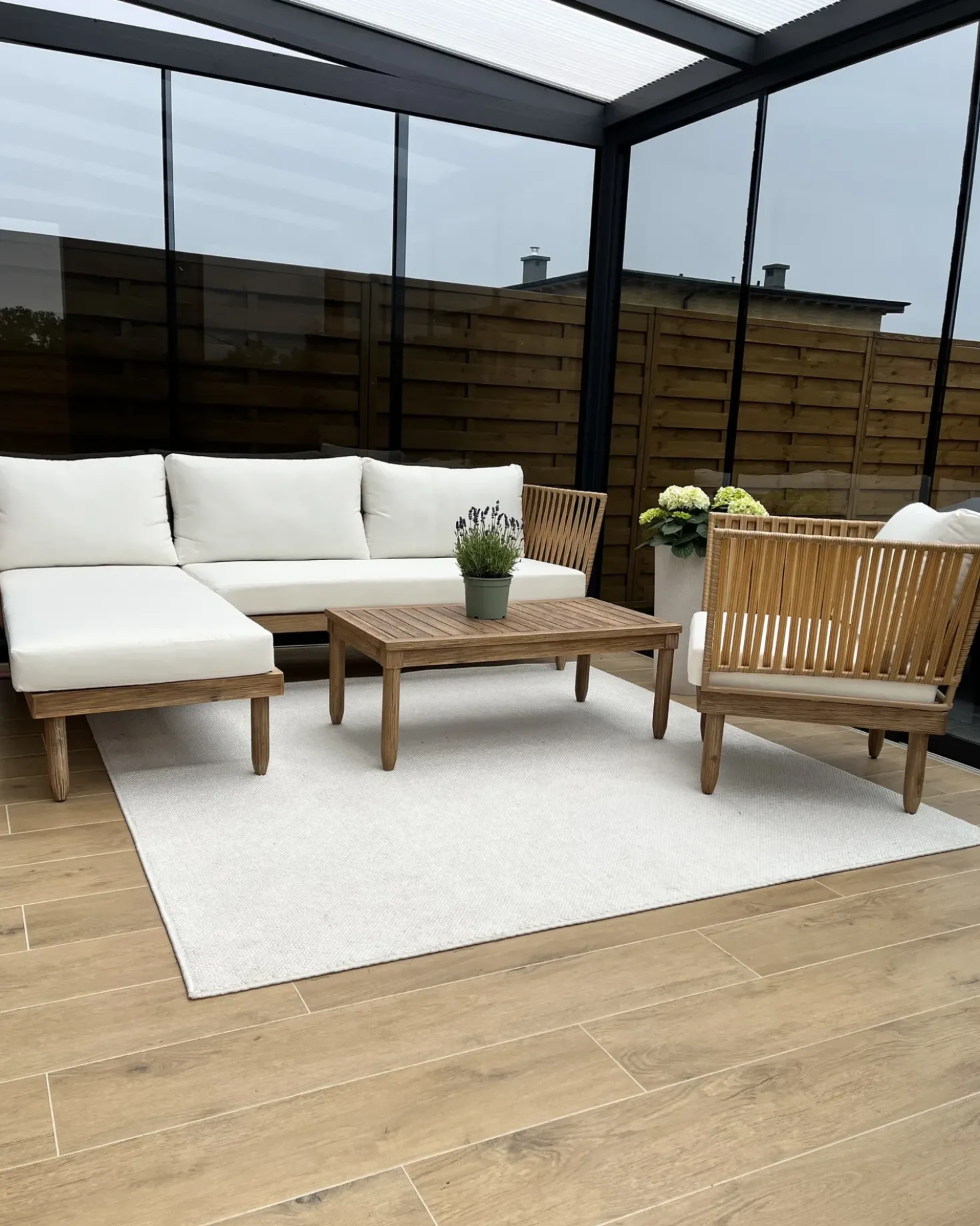 Set da giardino con tavolo 4 posti CREMONA Lato destro Legno d'acacia Bianco sporco