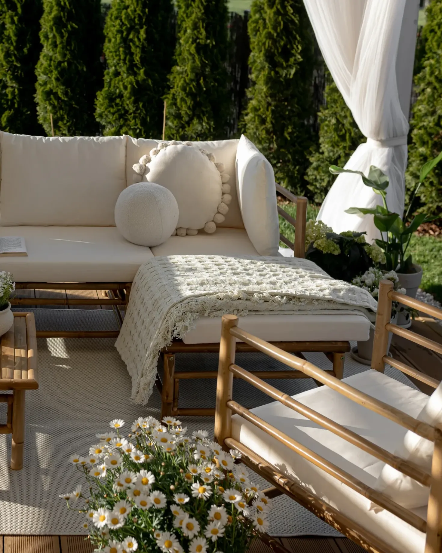 Set da giardino con tavolo 5 posti CERRETO Lato Sinistro Bambù Bianco sporco