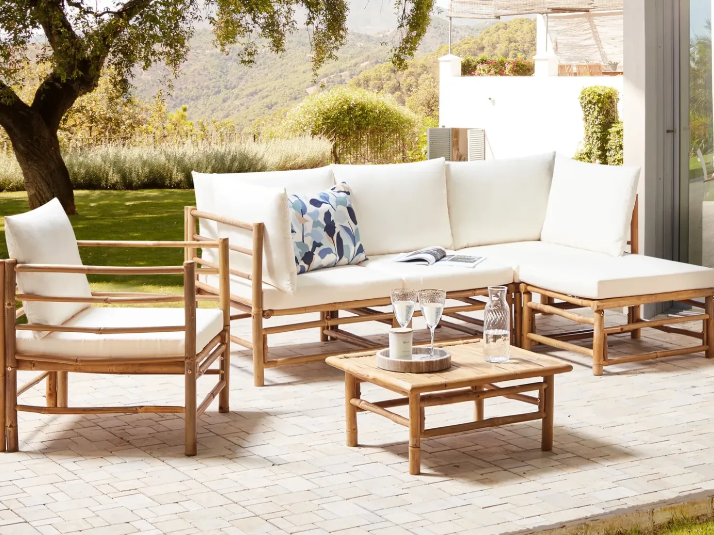 Set da giardino con tavolo 5 posti CERRETO Lato Sinistro Bambù Bianco sporco