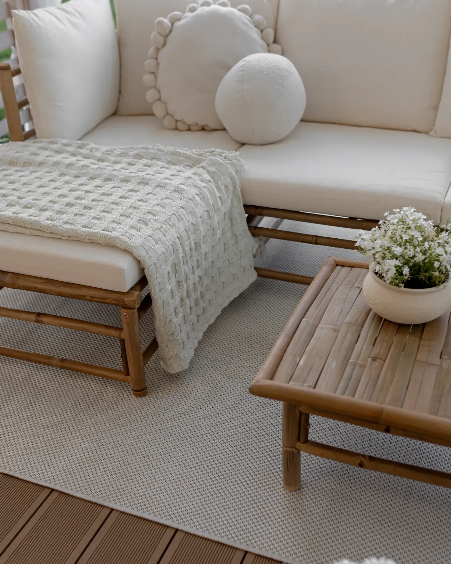 Set da giardino con tavolo 5 posti CERRETO Lato Sinistro Bambù Bianco sporco