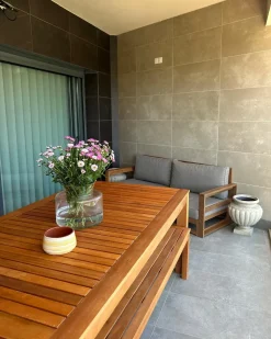 Set da pranzo da giardino con panche 6 posti MONSANO Legno d'eucalipto Marrone
