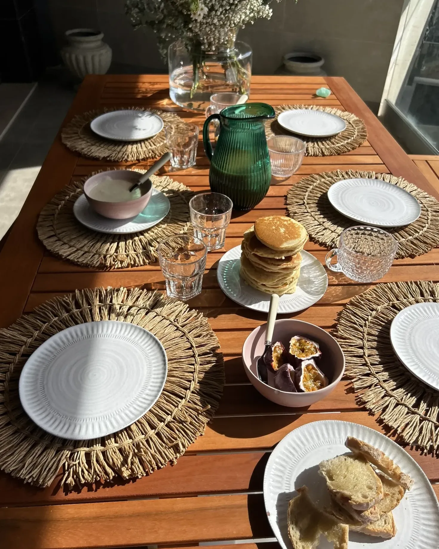 Set da pranzo da giardino con panche 6 posti MONSANO Legno d'eucalipto Marrone