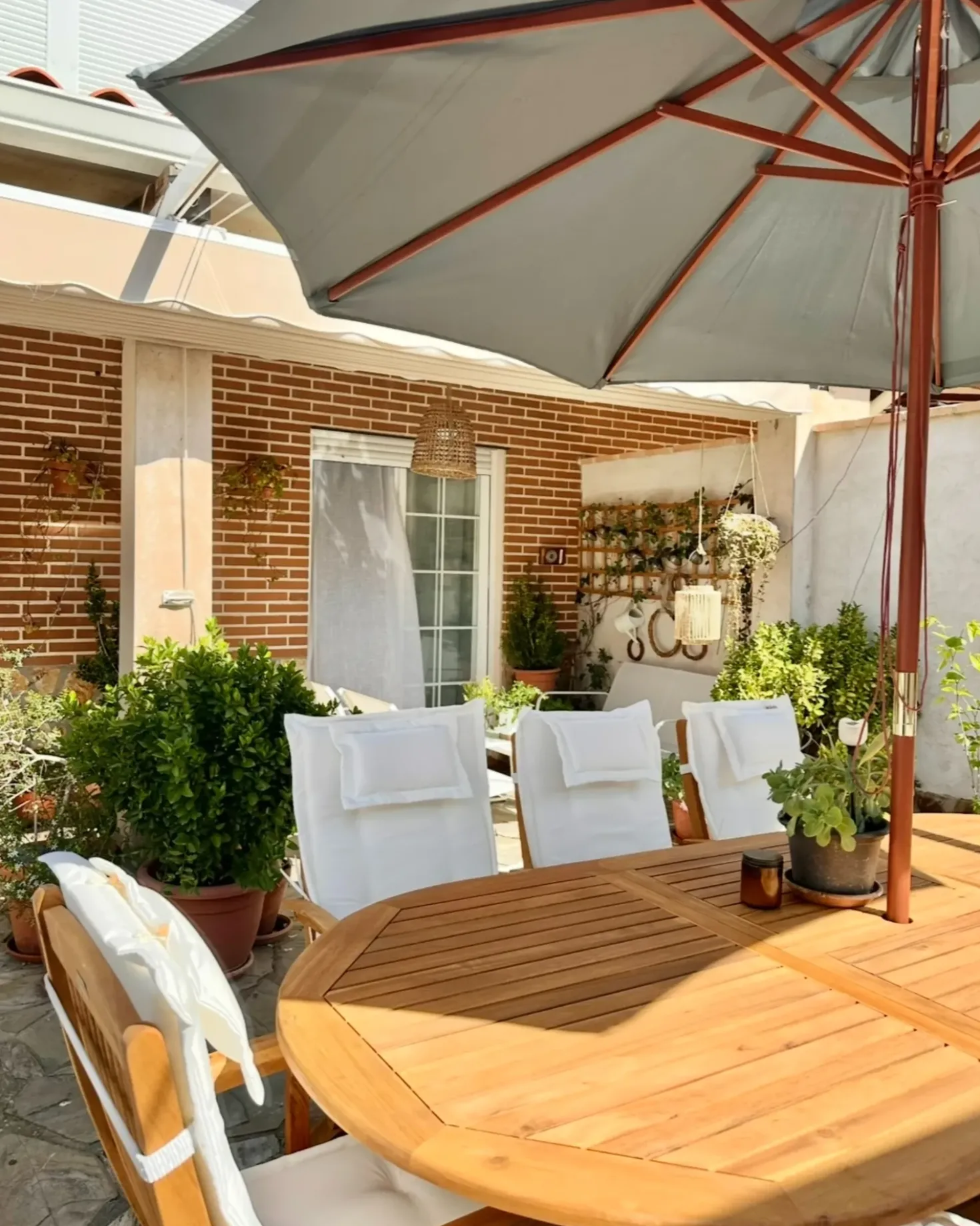 Set da pranzo da giardino 8 posti MAUI II con Ombrellone Legno d'acacia Bianco sporco