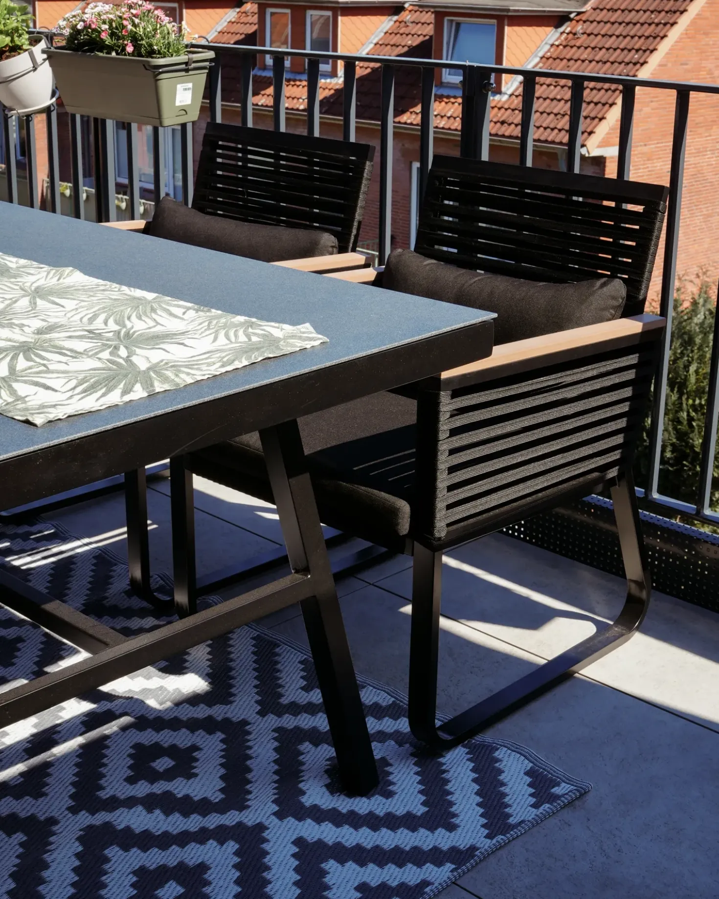 Set da pranzo da giardino 4 posti CANETTO con cuscini Metallo Nero