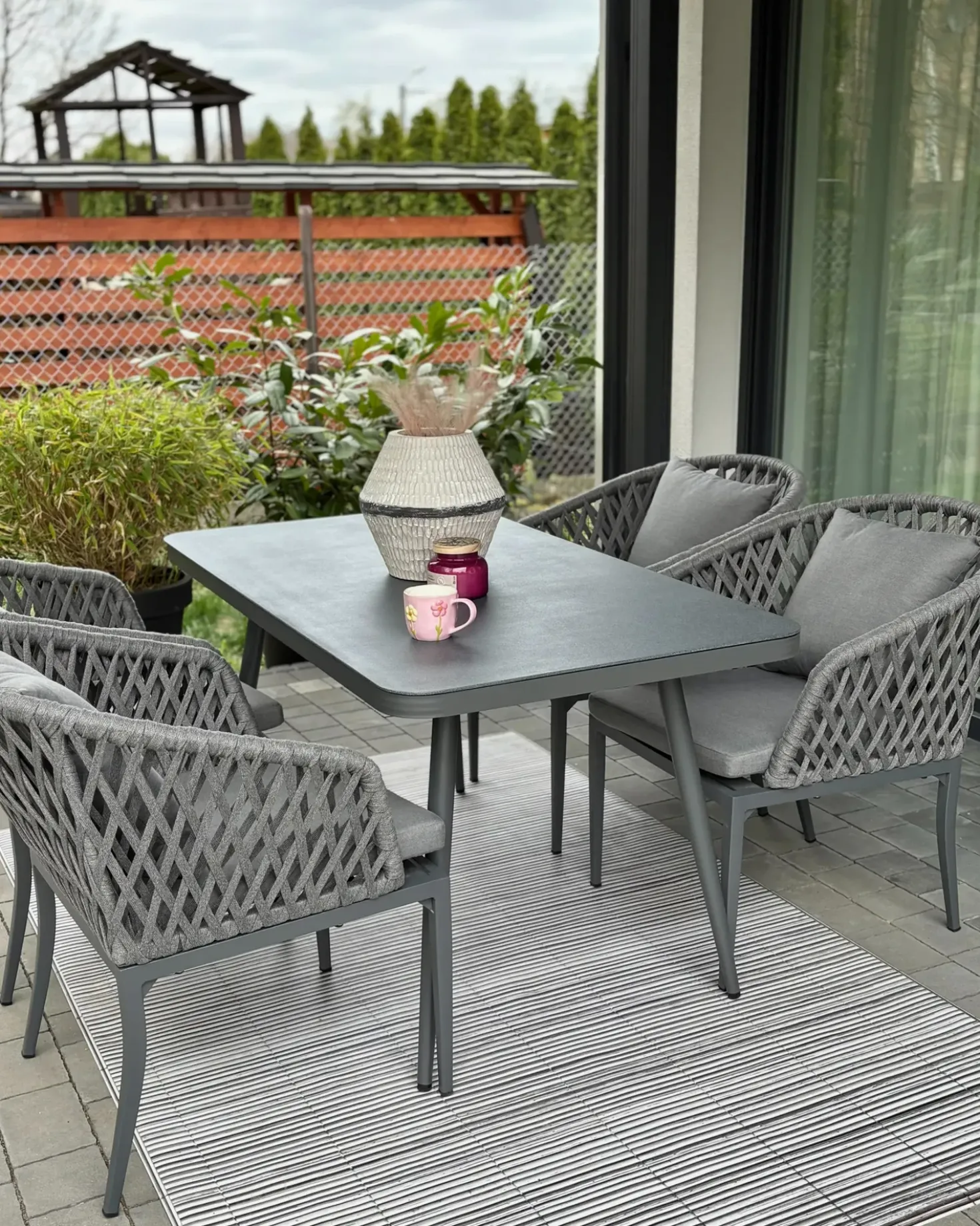 Set da pranzo da giardino 4 posti LIPARI con cuscini Metallo Grigio