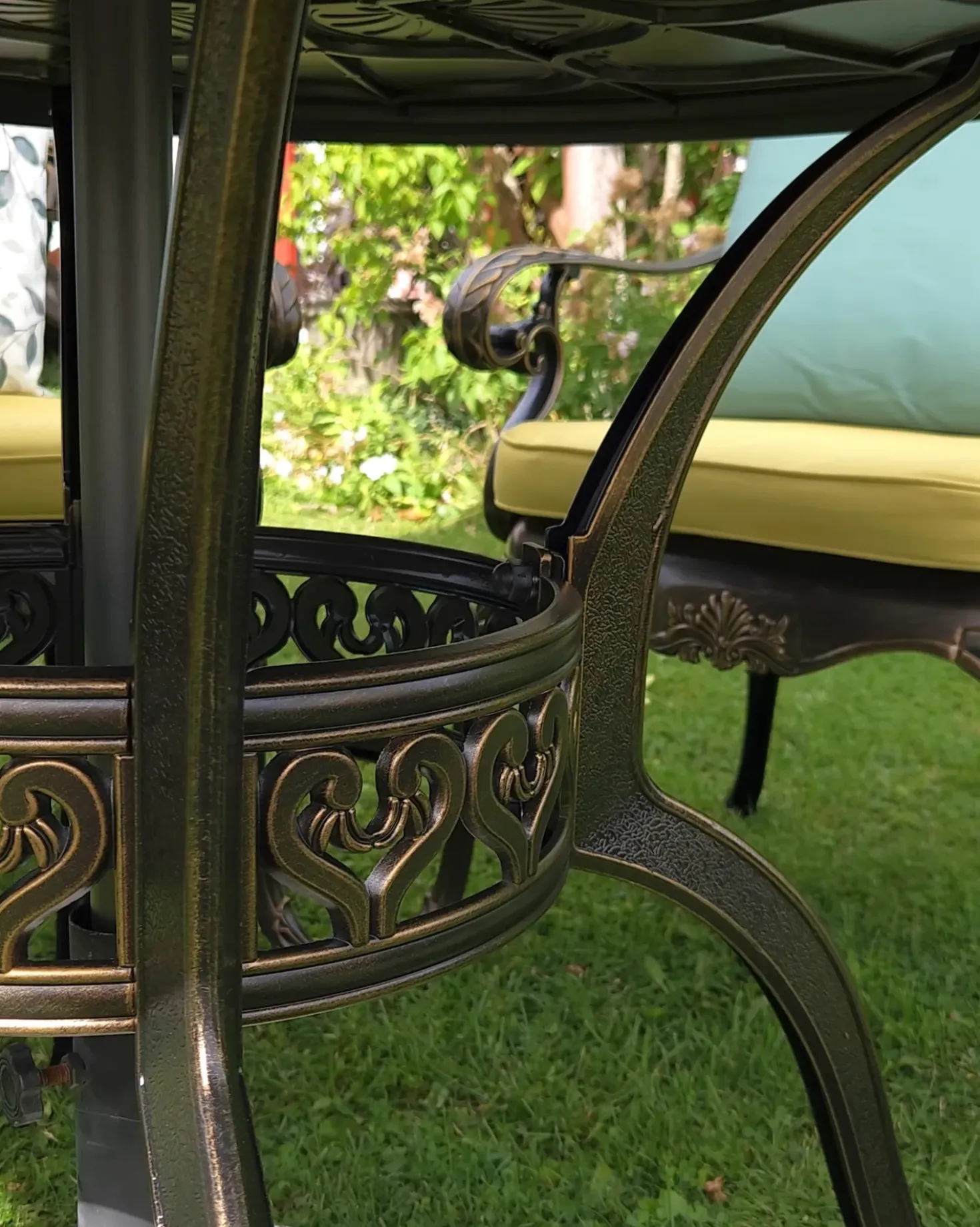 Set da pranzo da giardino 4 posti SAPRI con Ombrellone (16 opzioni) Metallo Marrone scuro