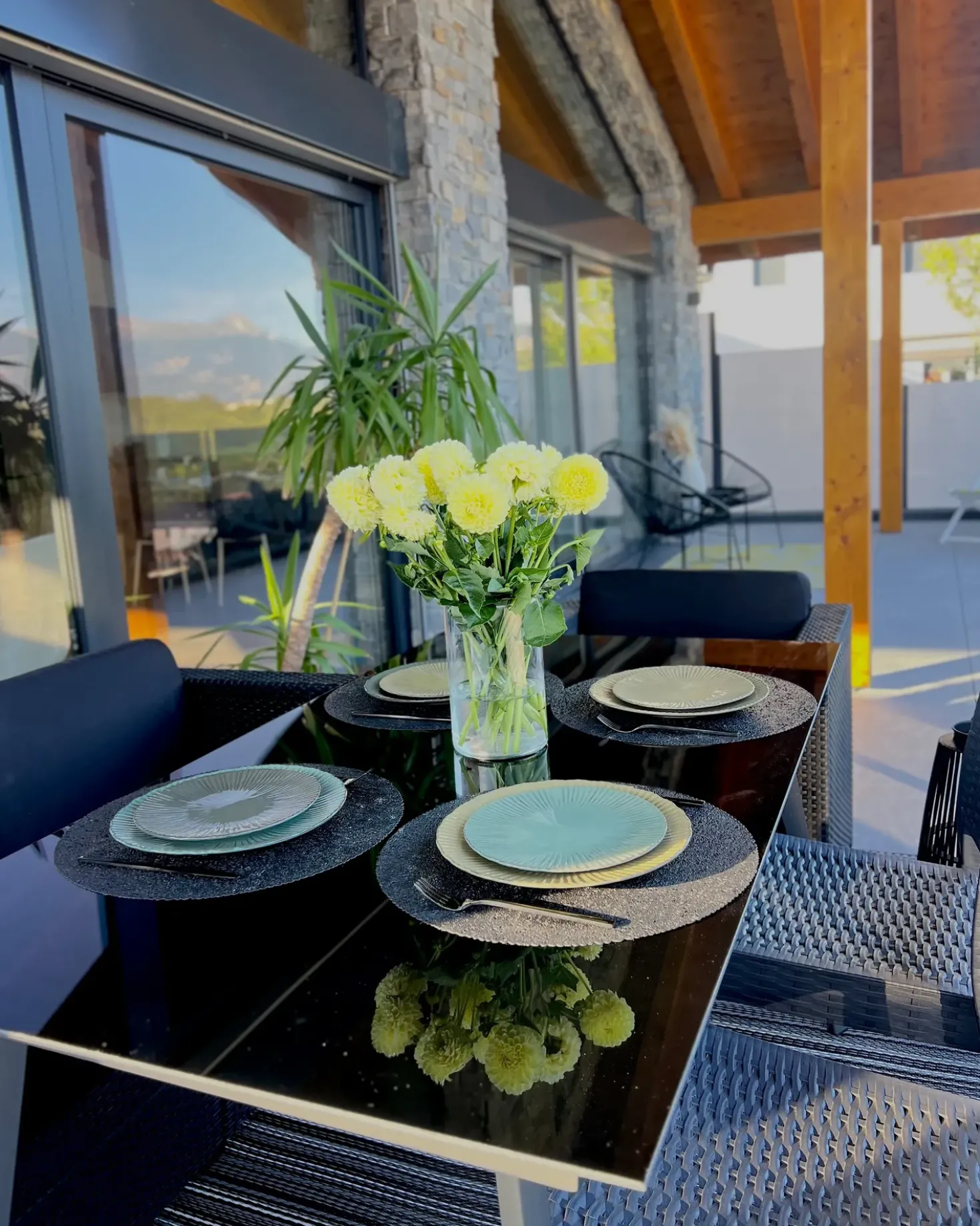 Set da pranzo da giardino 4 posti MILETO con cuscini Metallo Grigio