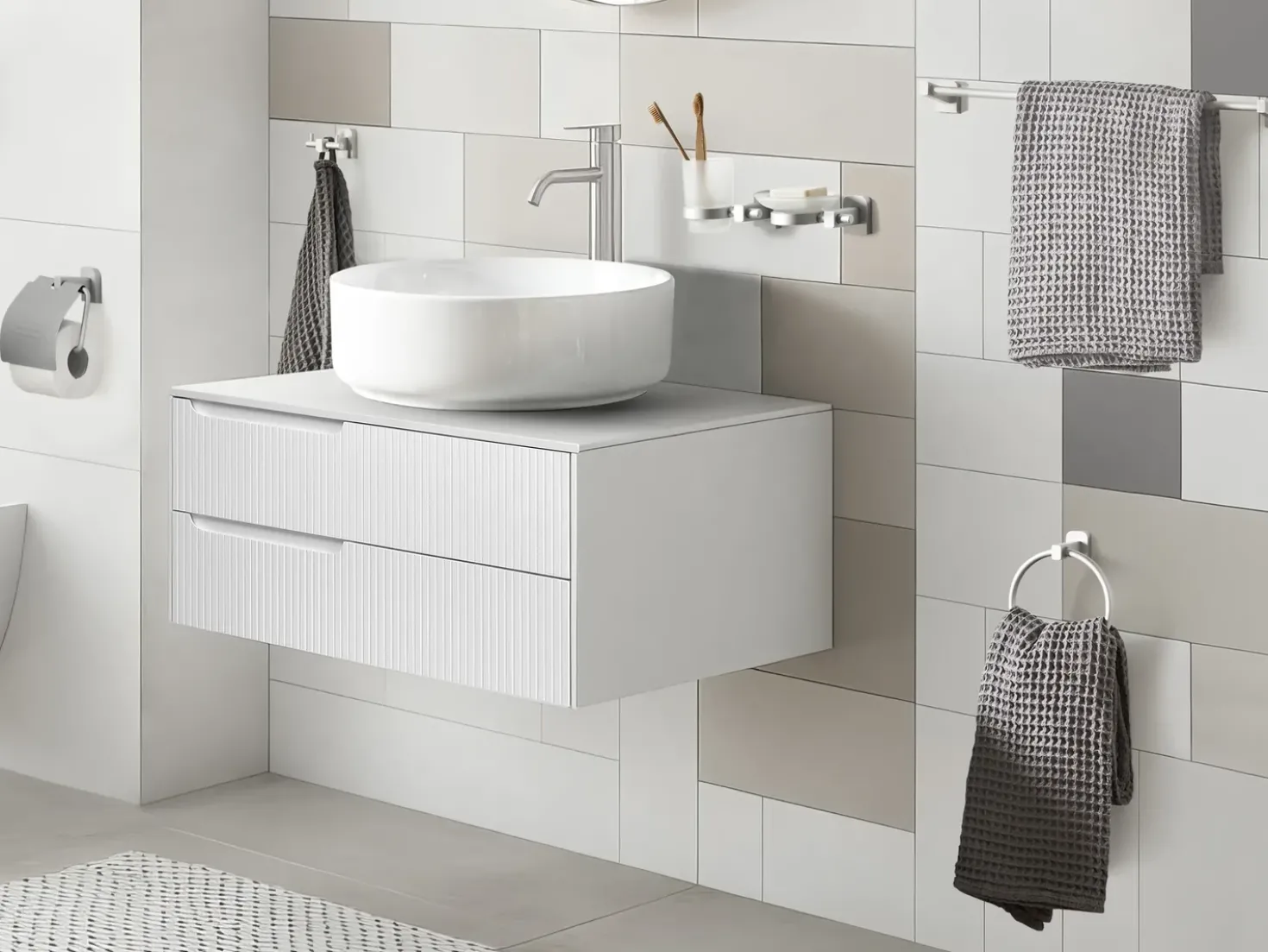 Set di 6 accessori da bagno POCONE con barre e ganci per asciugamani Argento
