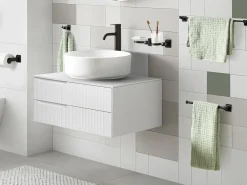 Set di 6 accessori da bagno TALARA con barre e ganci per asciugamani Nero