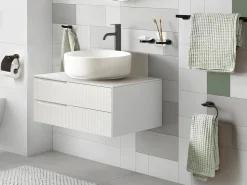 Set di 6 accessori da bagno TOCOPILLA con barre e ganci per asciugamani Nero