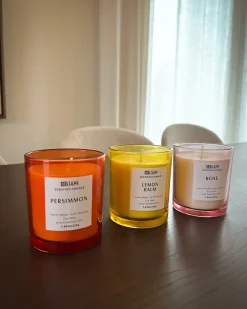 Set di 3 Candele Profumate COLORFUL BARREL Cera di Soia Note orientali Note di erba Note floreali