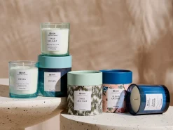 Set di 3 Candele Profumate COLORFUL BARREL Cera di Soia Note fresche Note floreali