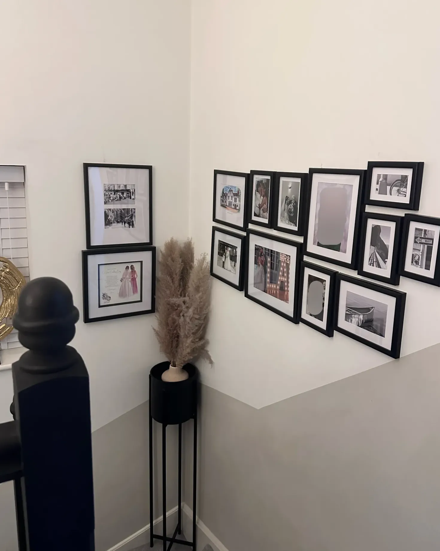 Set di 7 cornici per foto ZINARE Motivo urbano Nero
