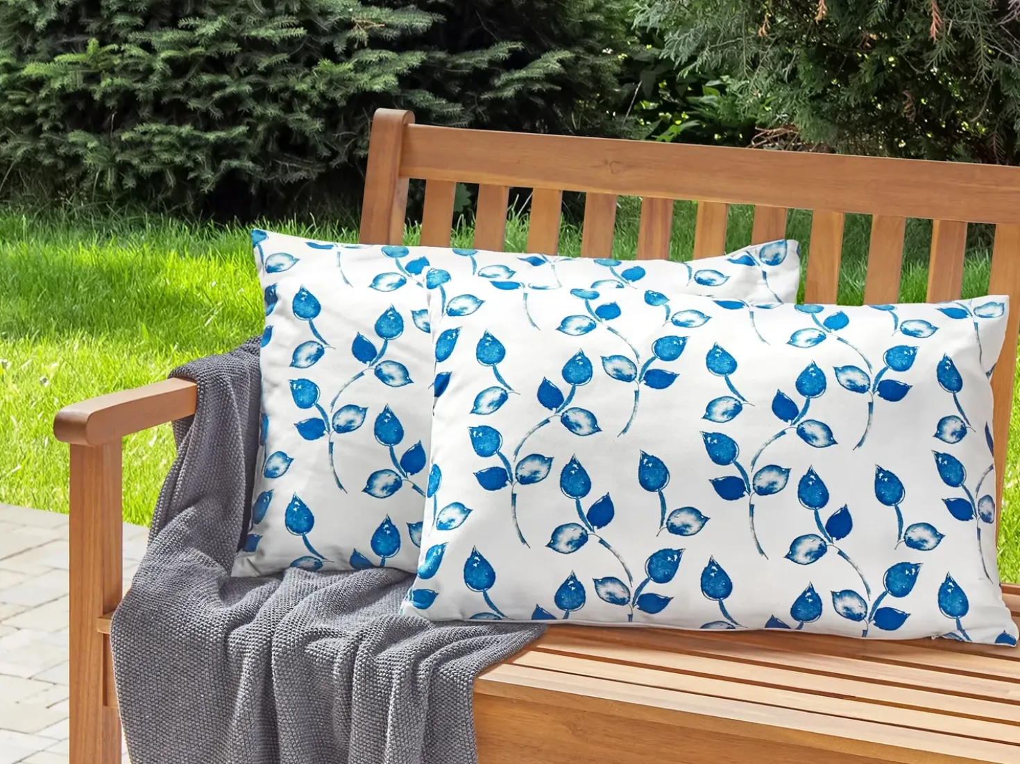 Set di 2 cuscini da esterno TORBORA Trama di piante 40 x 60 cm Bianco Blu