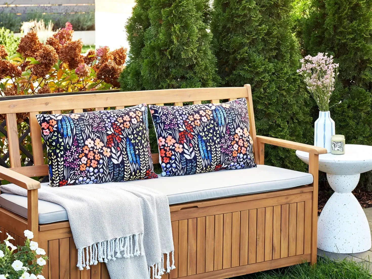 Set di 2 cuscini da esterno CASTELARO Trama floreale 40 x 60 cm Multicolore