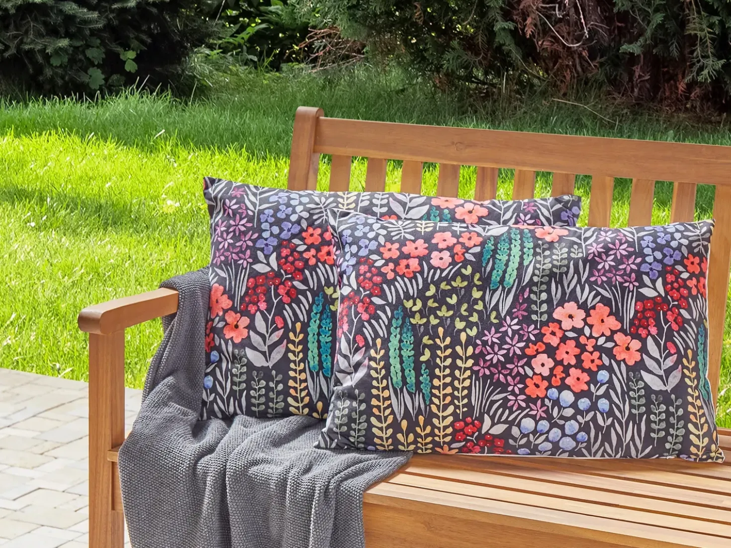 Set di 2 cuscini da esterno CASTELARO Trama floreale 40 x 60 cm Multicolore