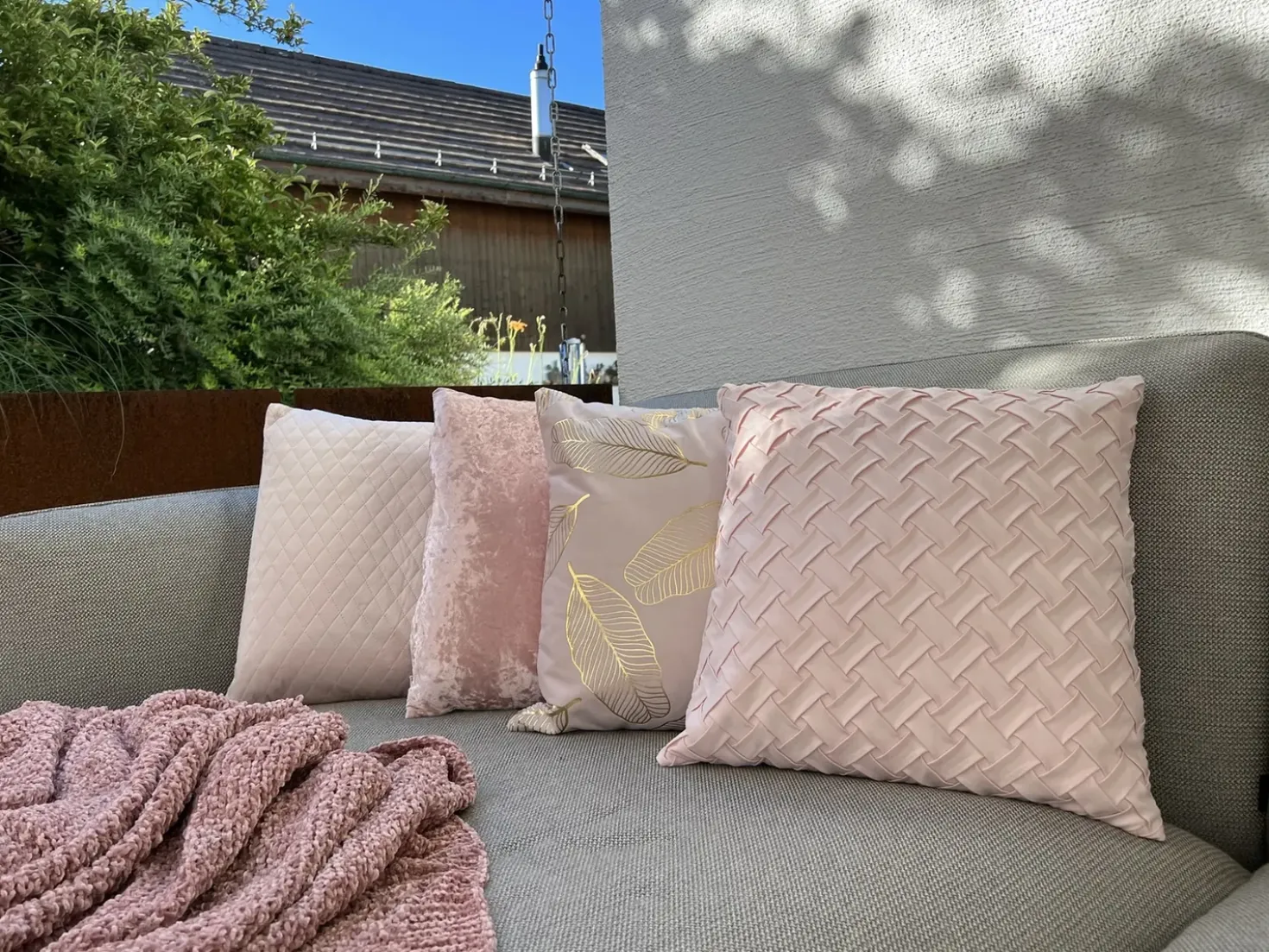Set di 2 cuscini FREESIA Velluto 45 x 45 cm Rosa Trama di piante