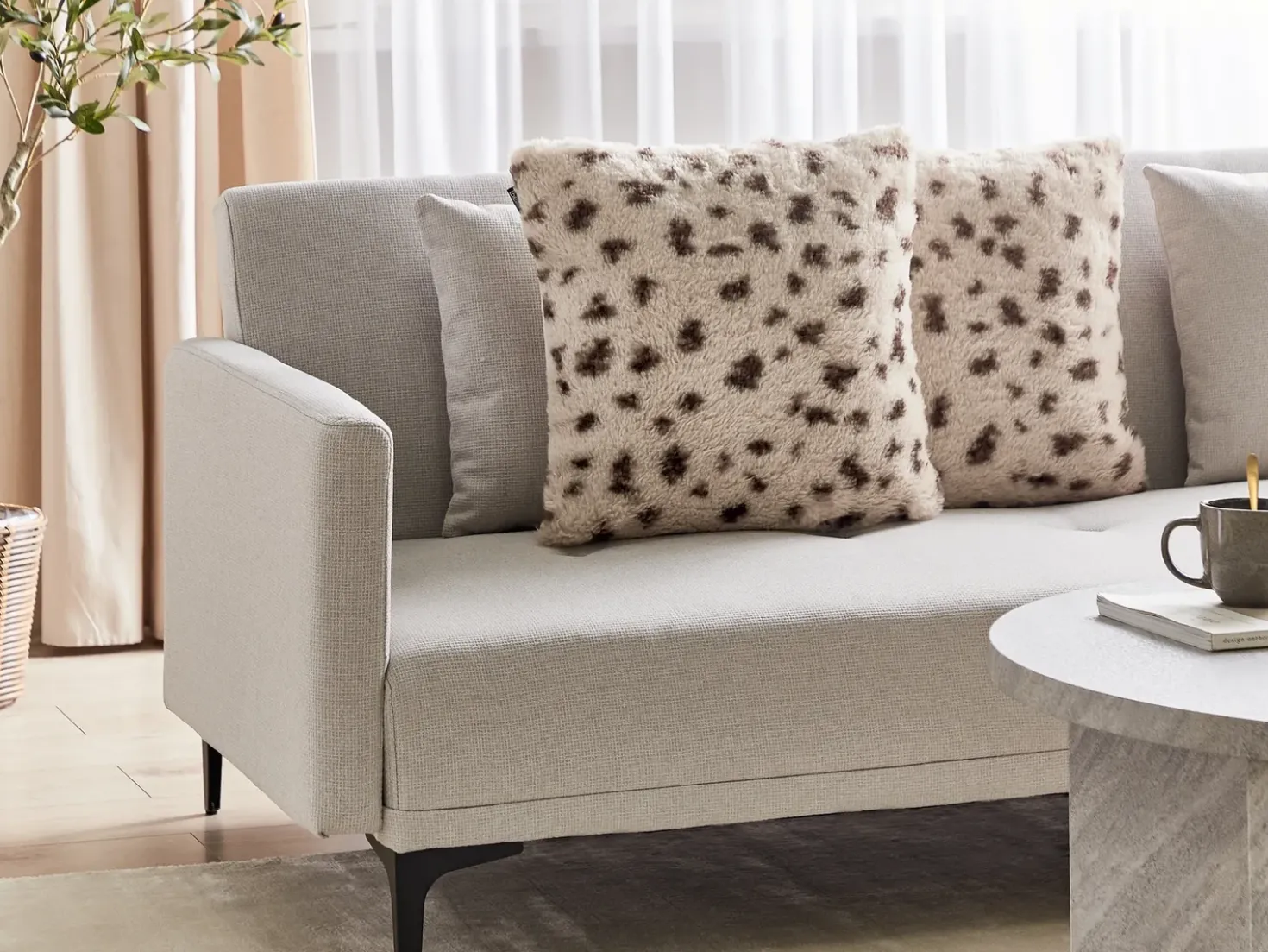 Set di 2 cuscini KASRA Finta pelliccia 45 x 45 cm Beige chiaro Trama astratta