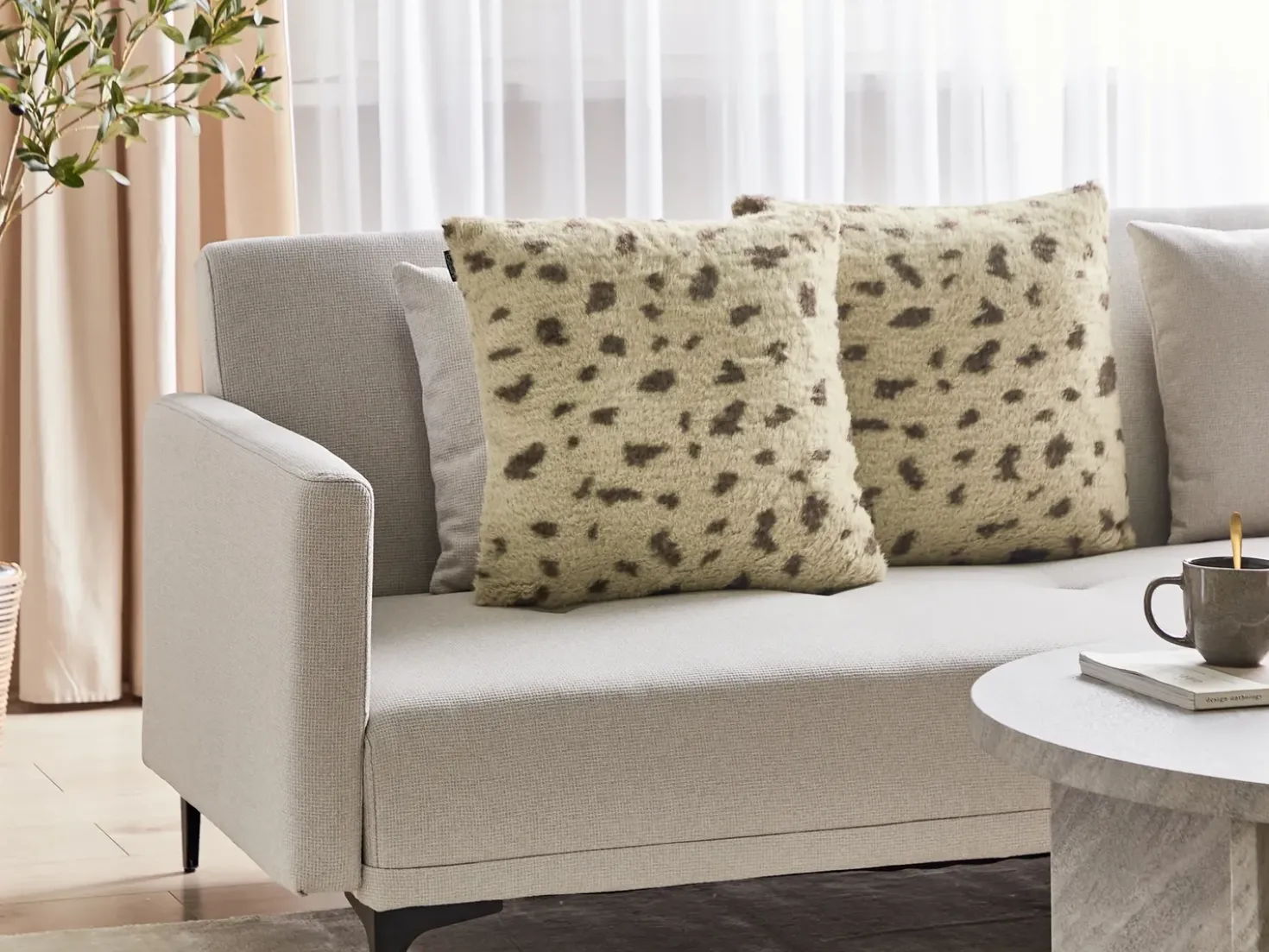 Set di 2 cuscini KASRA Finta pelliccia 45 x 45 cm Beige Trama astratta