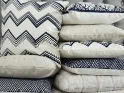 Set di 2 cuscini NEMESIA Cotone 45 x 45 cm Blu scuro Trama Ikat