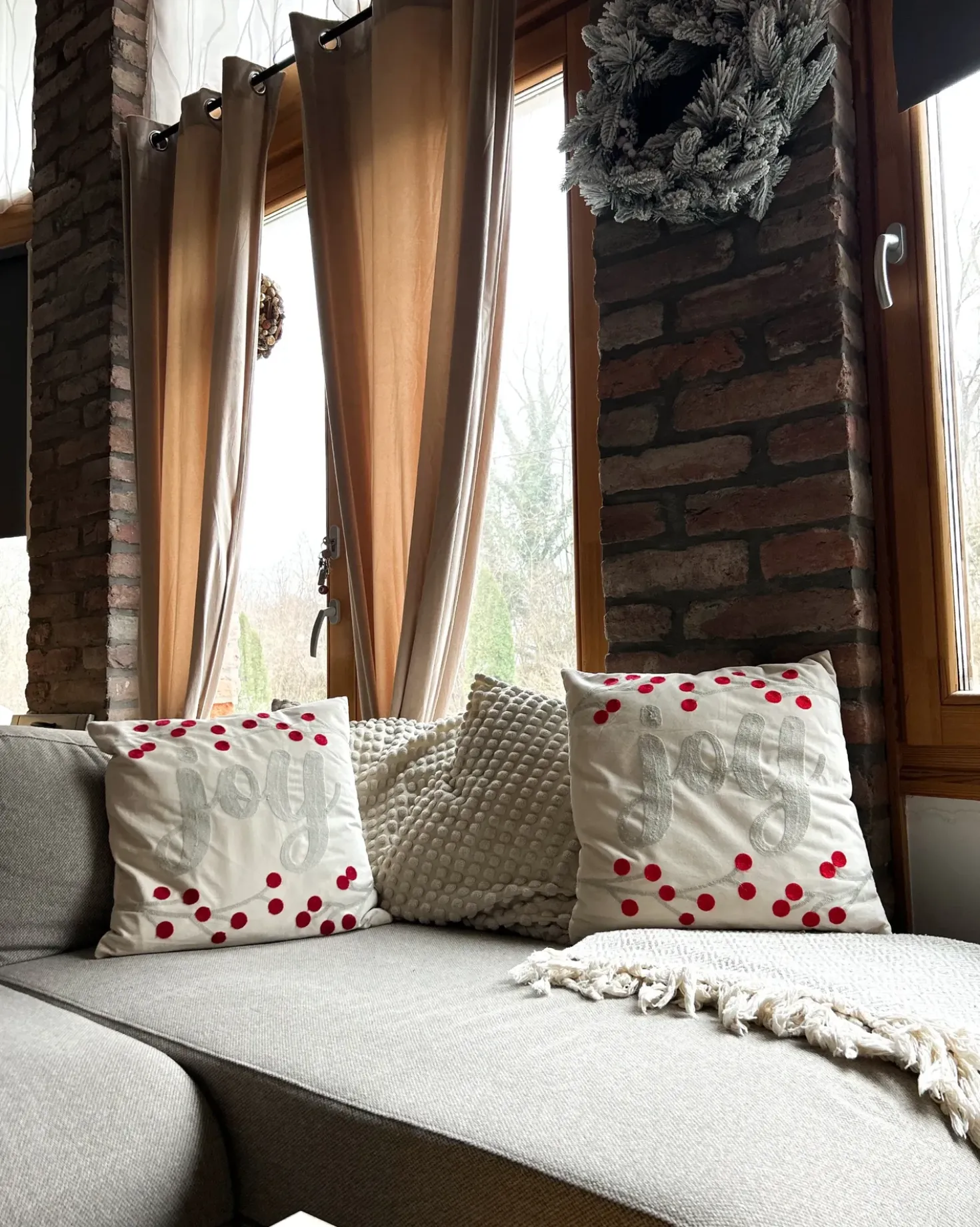 Set di 2 cuscini PRALINE Velluto 45 x 45 cm Bianco Modello natalizio