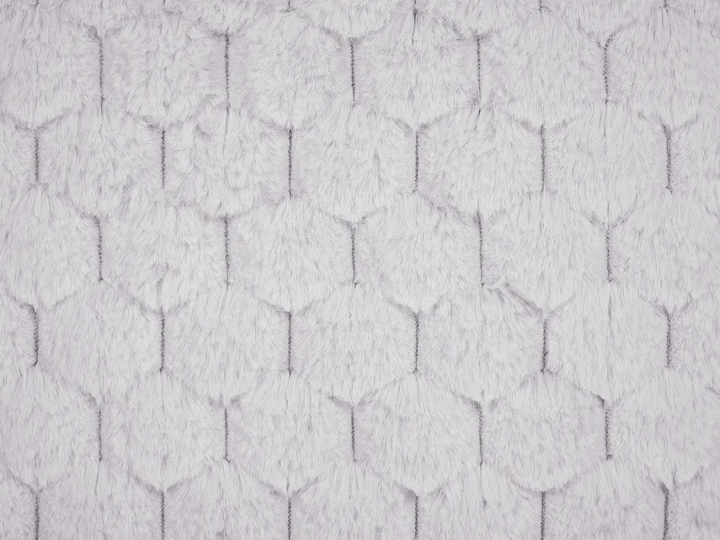 Set di 2 cuscini PURSLANE Finta pelliccia 43 x 43 cm Grigio chiaro Trama geometrica