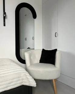 Set di 2 cuscini RAKYA Finta pelliccia 45 x 45 cm Nero A strisce