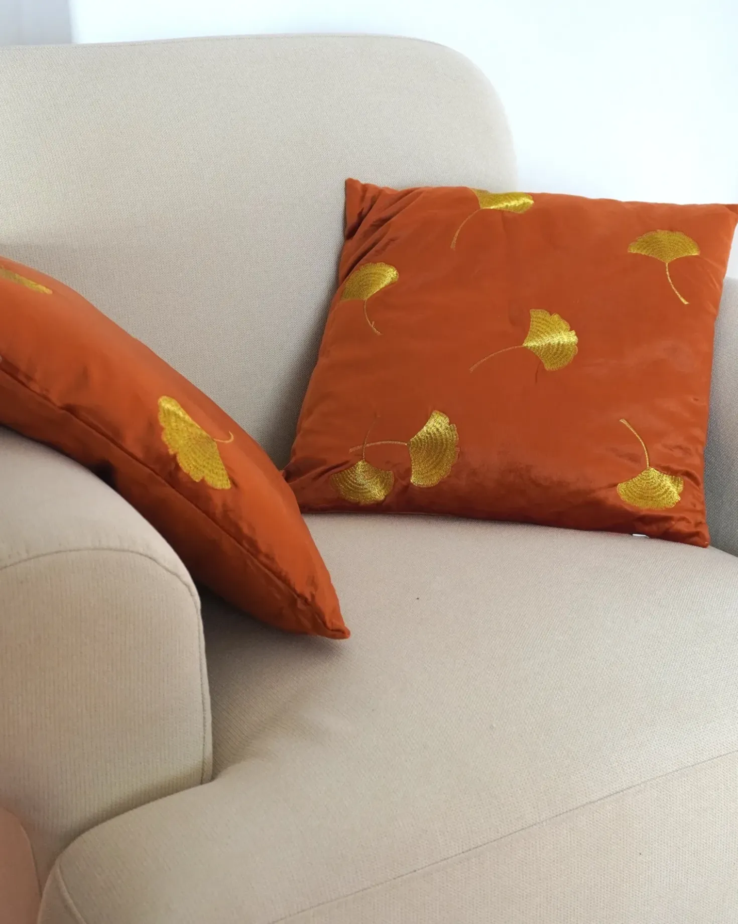 Set di 2 cuscini TULIP Velluto 45 x 45 cm Arancione Trama di piante