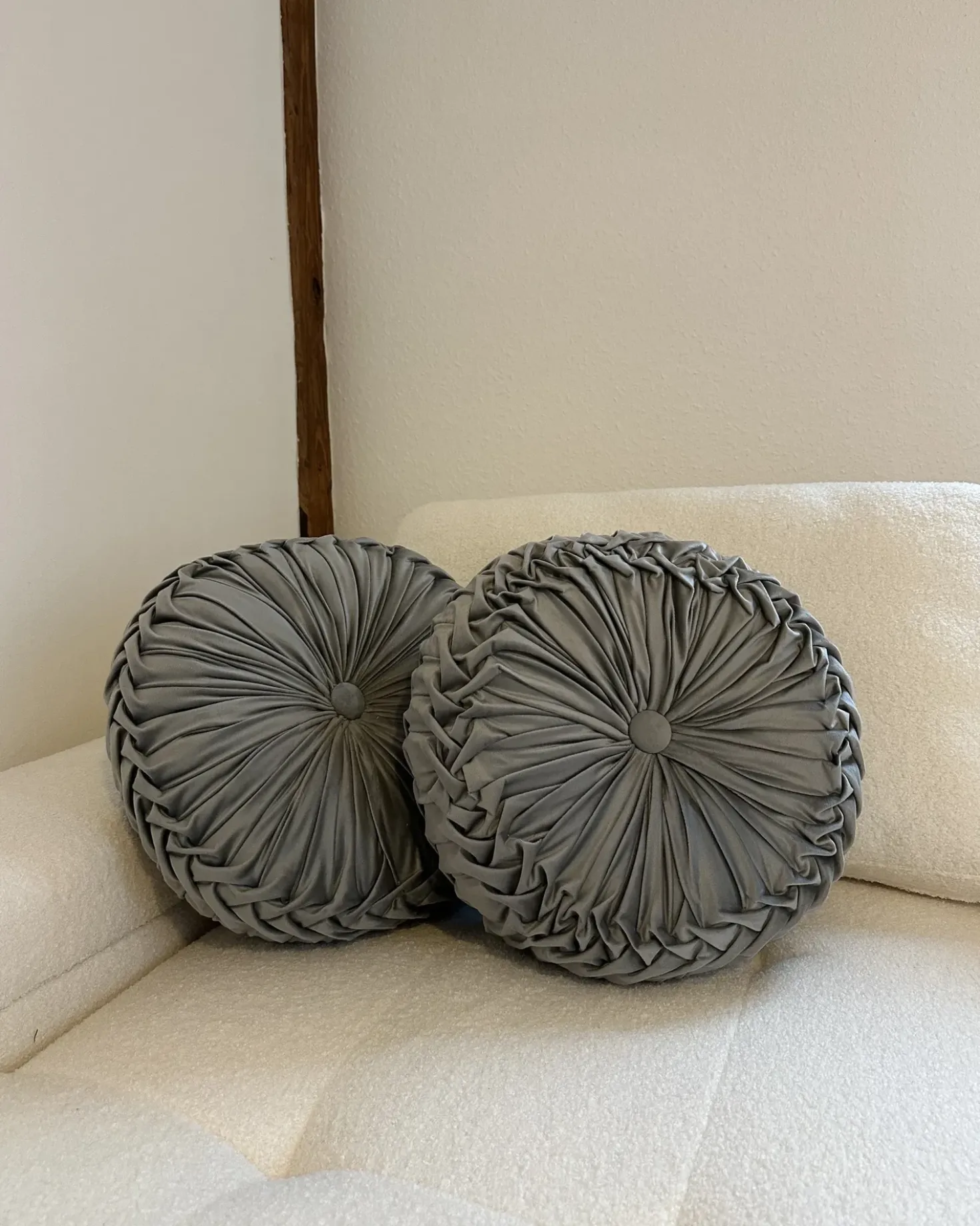 Set di 2 cuscini UDALA Velluto 40 x 40 cm Grigio Tinta unita