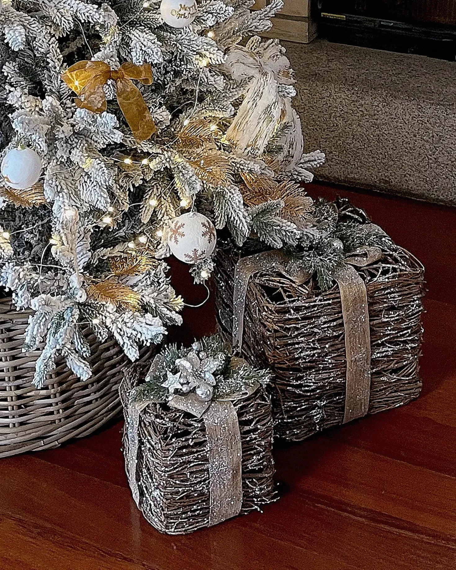 Set di 2 decorazioni natalizie INARI Regali di Natale 28/21 cm Argento
