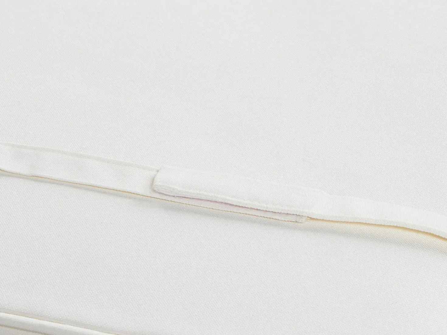 Set di 2 Lettini Prendisole con Cuscini AZZANELLO Legno d'acacia Bianco sporco
