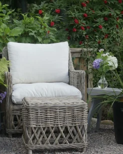 Set di 2 poltrone da giardino con cuscini RIBOLLA con poggiapiedi Rattan Naturale